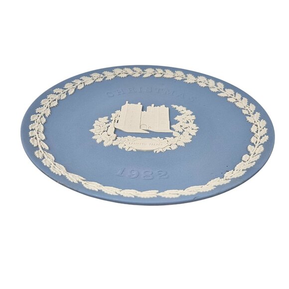 Vintage Wedgwood Collector Plate Lambeth Place Christmas Blue Jasperware 1982 - Picture 9 of 9